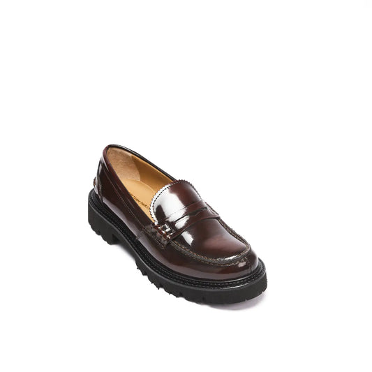 Mocassin de couleur bordeaux